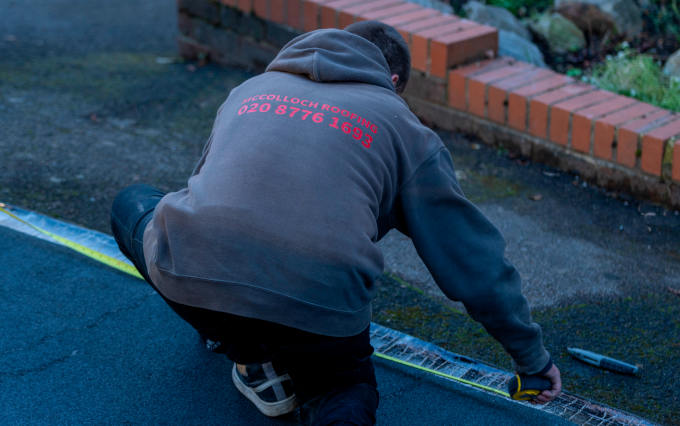 Roofer in Eltham