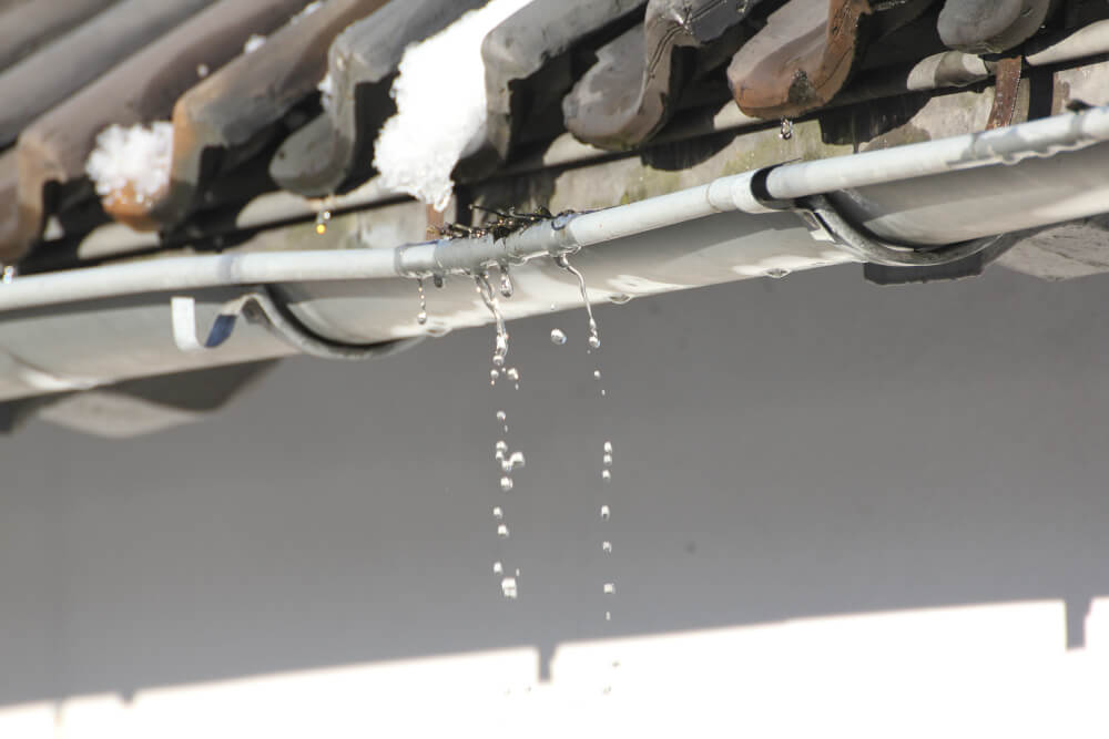 leaking-guttering